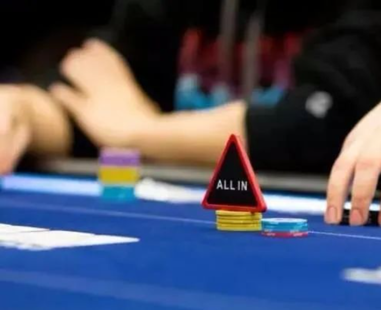 “德州扑克发牌师：牌桌上的幕后英雄”